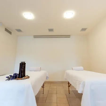 Tenuta Monacelle 4* مونوبولي